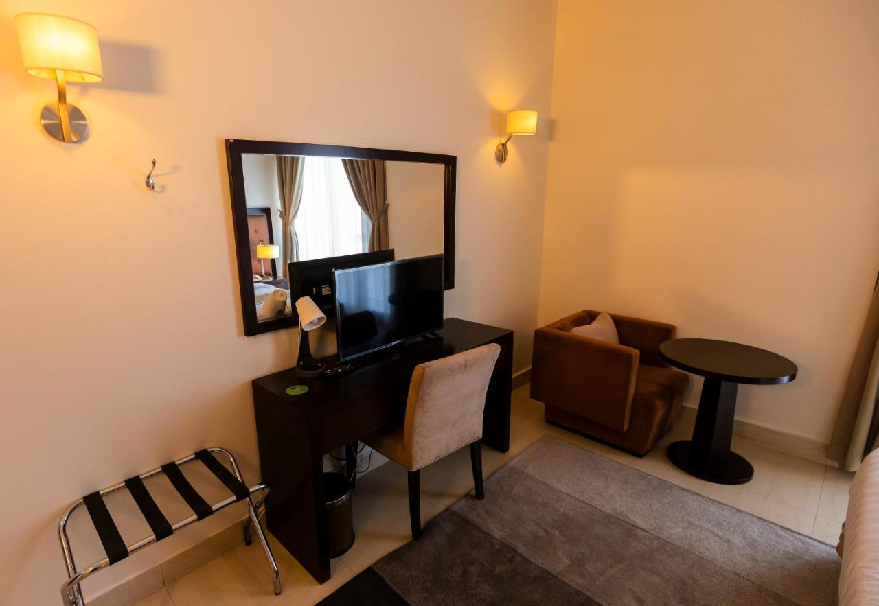 Imperial Suites Hotel Доха Екстериор снимка