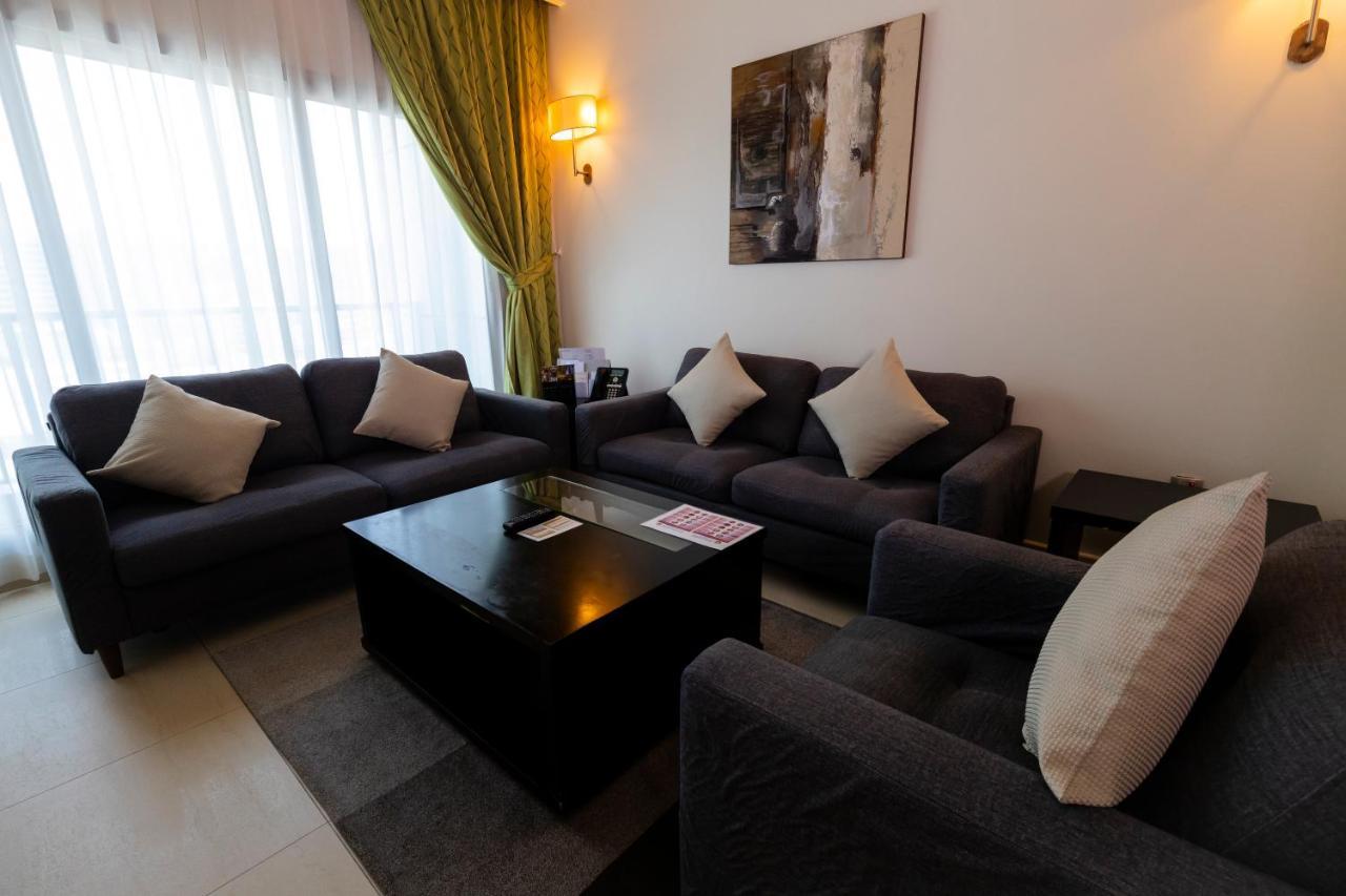 Imperial Suites Hotel Доха Екстериор снимка