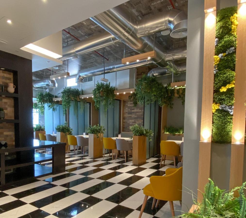 Imperial Suites Hotel Доха Екстериор снимка